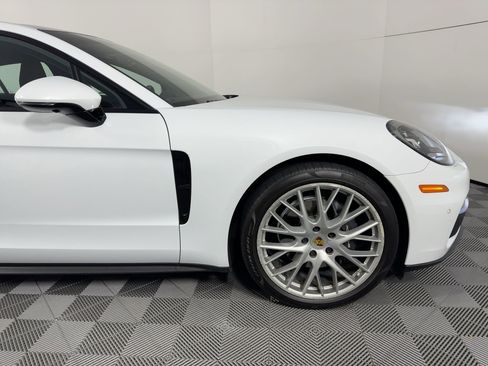 Certified 2017 Porsche Panamera image 12