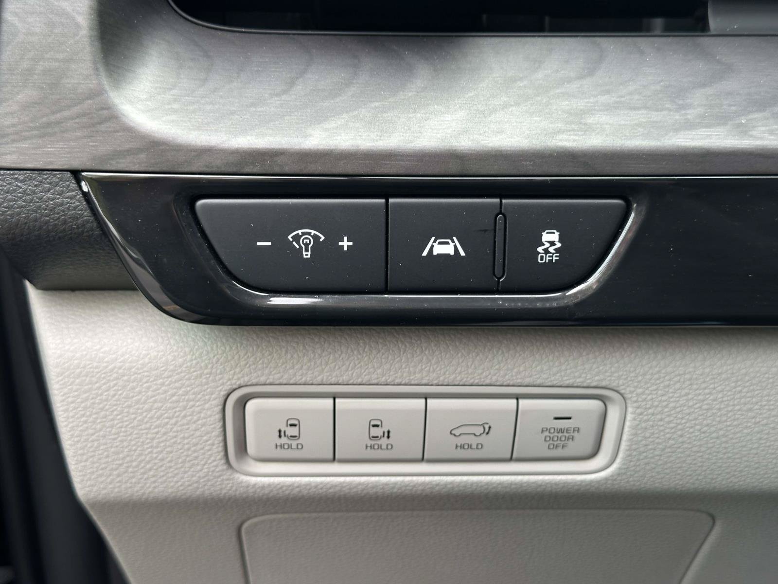 Used 2024 Kia Carnival EX FWD image 33