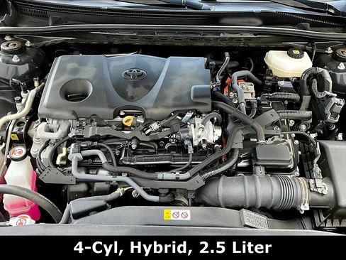 Used 2025 Toyota Camry SE image 28