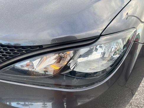 Used 2022 Chrysler Voyager LX FWD image 10