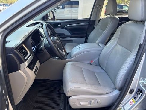 Used 2017 Toyota Highlander Limited FWD image 15