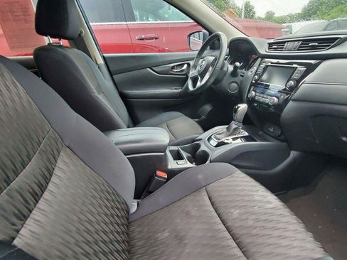 Used 2018 Nissan Rogue SV FWD image 4