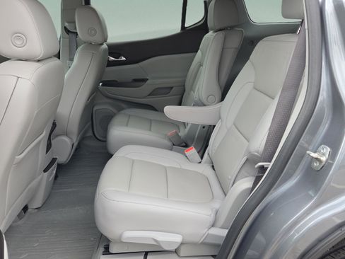 Used 2022 GMC Acadia SLT w/ Technology Package image 18