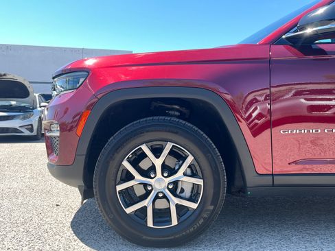 Certified 2024 Jeep Grand Cherokee Limited AWD/4WD image 11