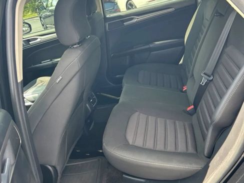 Used 2018 Ford Fusion SE w/ Fusion SE Technology Package FWD image 6