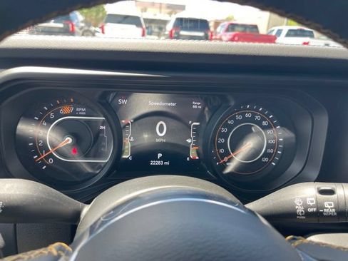 Used 2024 Jeep Wrangler Unlimited Sahara AWD/4WD image 23