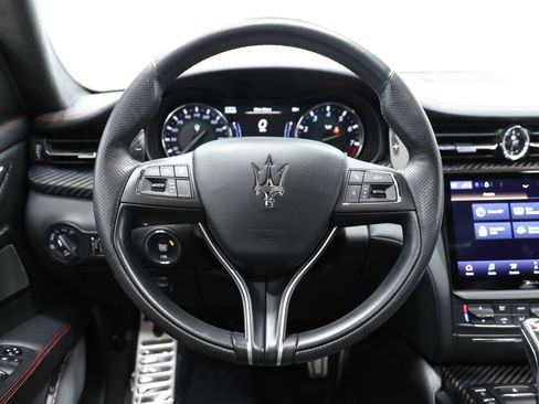 Used 2022 Maserati Quattroporte Trofeo RWD image 24