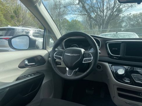 Used 2023 Chrysler Voyager LX image 35