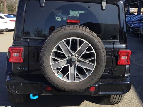 Used 2023 Jeep Wrangler Unlimited Sahara image 4