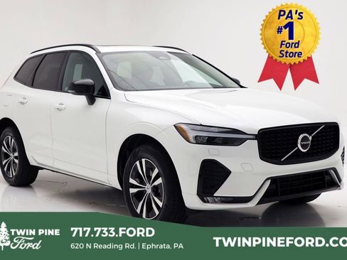 Used 2025 Volvo XC60 B5 Core image 1