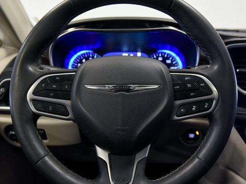 Used 2023 Chrysler Pacifica Limited image 31