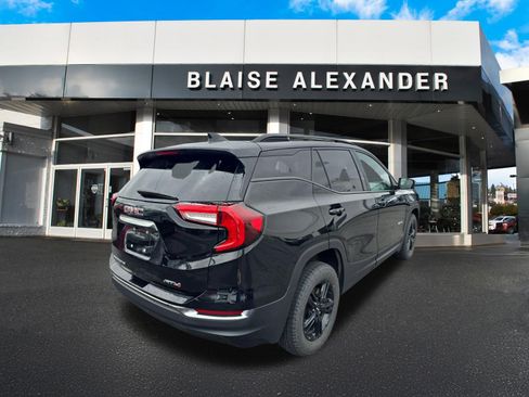 Used 2022 GMC Terrain AT4 image 3