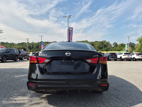 Used 2025 Nissan Altima 2.5 SV FWD image 4