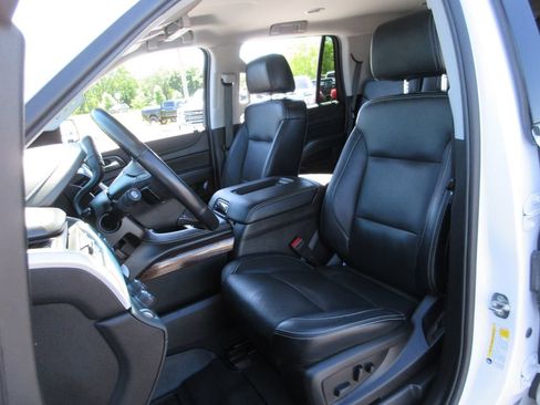 Certified 2019 GMC Yukon SLE w/ SLE Value Package AWD/4WD image 18