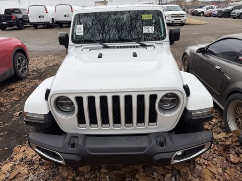 Used 2021 Jeep Wrangler Unlimited Sahara image 3