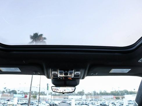 Used 2026 Cadillac Escalade ESV V AWD/4WD image 18