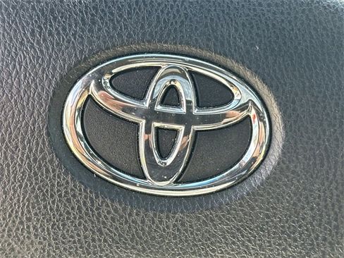 Used 2019 Toyota Avalon XLE image 44