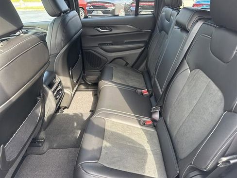 New 2025 Jeep Grand Cherokee Altitude image 12