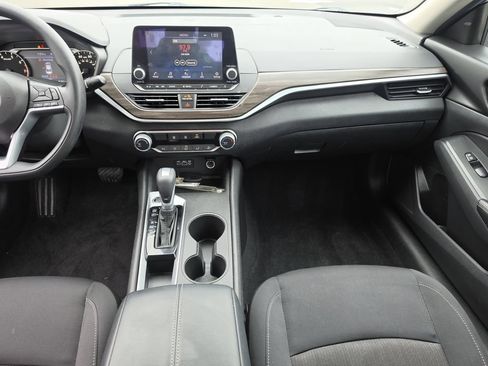 Certified 2025 Nissan Altima 2.5 SV FWD image 15