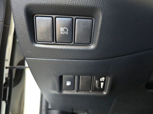 Used 2019 Toyota C-HR XLE image 19