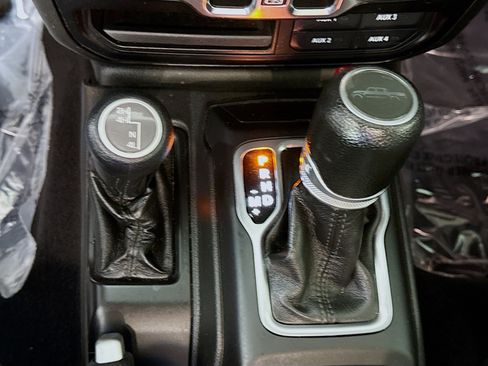 Used 2021 Jeep Gladiator Sport AWD/4WD image 20