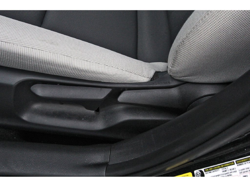 Used 2025 Toyota Corolla LE FWD image 31