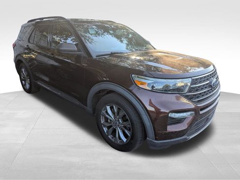 Used 2020 Ford Explorer XLT w/ Equipment Group 202A image 6