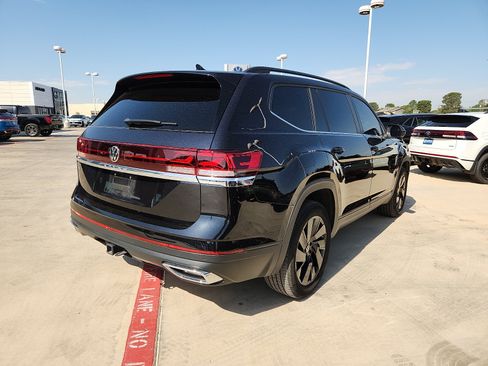Used 2024 Volkswagen Atlas SE w/ Black Wheel Package FWD image 7