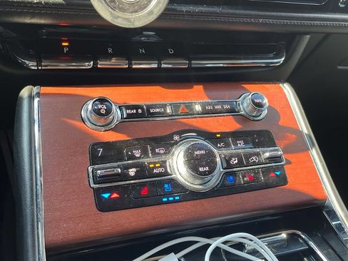 Used 2020 Lincoln Aviator Reserve w/ Equipment Group 202A AWD/4WD image 13