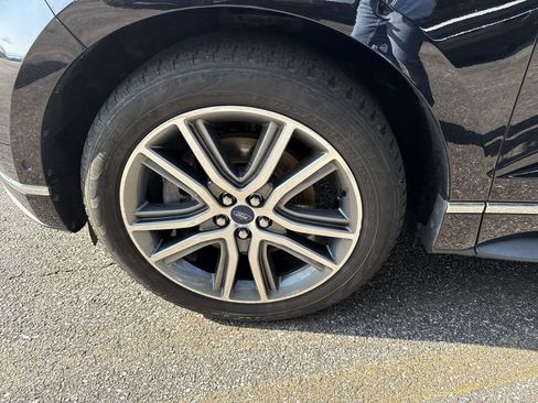 Used 2019 Ford Edge Titanium w/ Equipment Group 301A AWD/4WD image 11