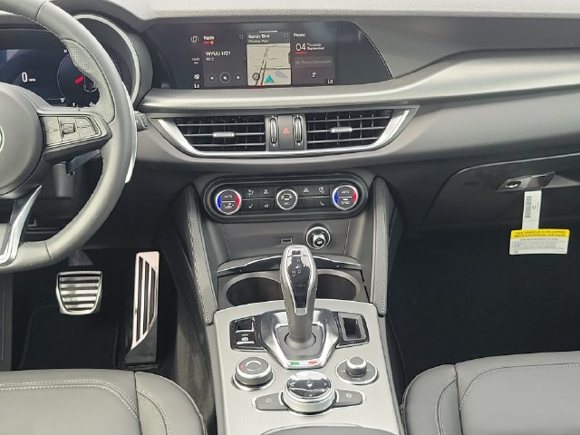 New 2025 Alfa Romeo Stelvio Sprint AWD/4WD image 12
