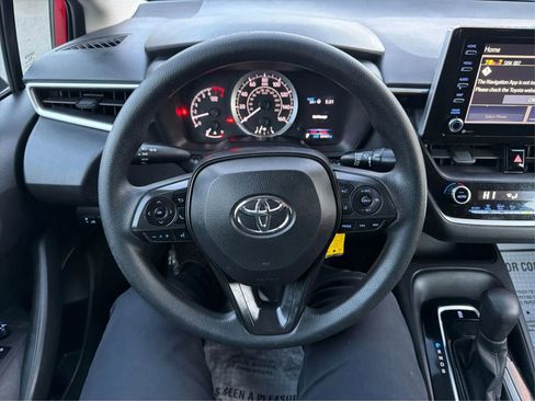 Used 2021 Toyota Corolla LE image 21