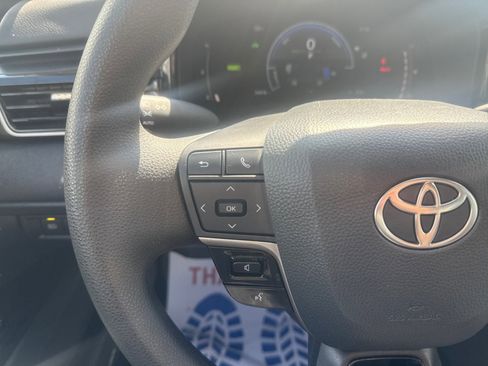 Used 2025 Toyota Camry LE image 19