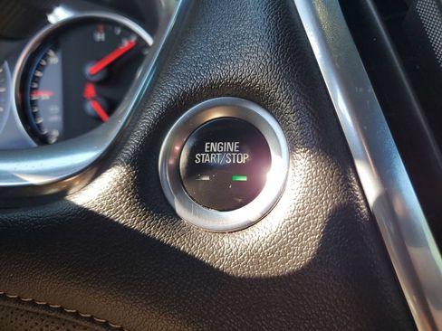 Used 2022 Chevrolet Traverse Premier FWD image 24
