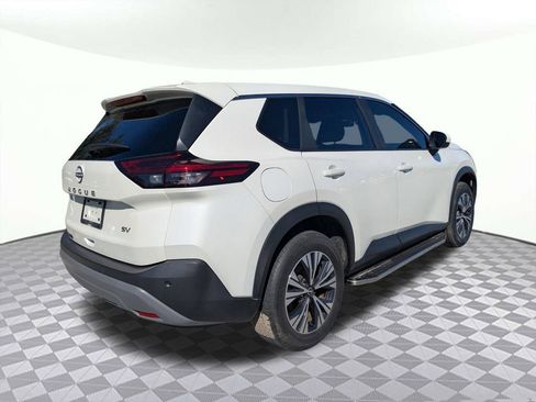 Used 2023 Nissan Rogue SV image 3