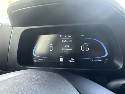 Used 2025 Hyundai Elantra Sport FWD image 16