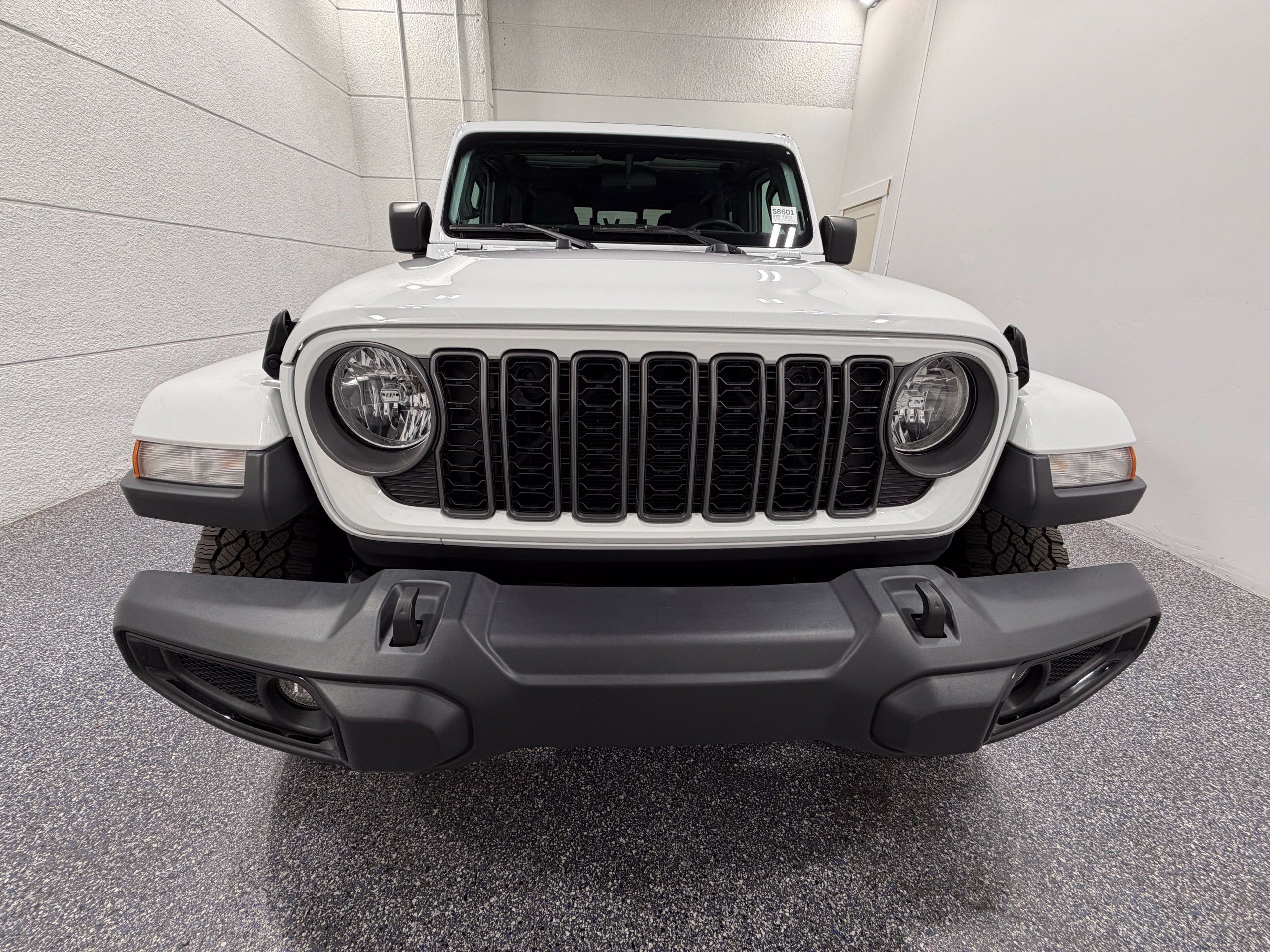 Used 2025 Jeep Gladiator Sport AWD/4WD image 12