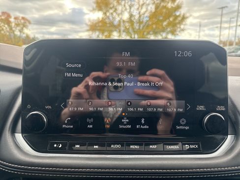 Used 2022 Nissan Rogue SL w/ SL Premium Package image 41