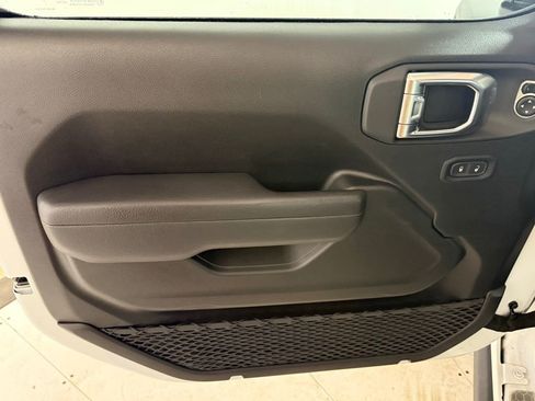 Certified 2025 Jeep Wrangler Rubicon w/ Technology Group image 10