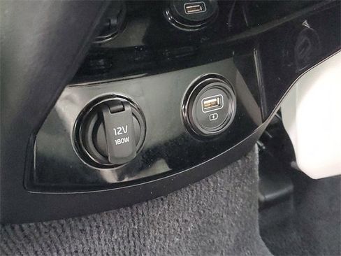 Certified 2023 Kia Sorento SX image 12