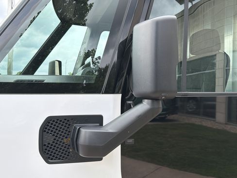 Used 2024 Chevrolet Brightdrop 400 w/ Commercial Equipment Package AWD/4WD image 12