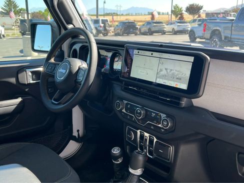 Used 2024 Jeep Gladiator Sport AWD/4WD image 20