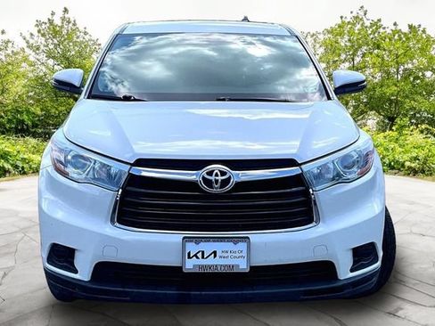 Used 2015 Toyota Highlander LE AWD/4WD image 3
