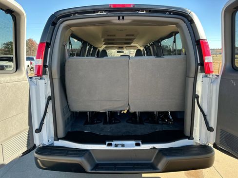 Used 2023 Chevrolet Express 3500 LS image 22