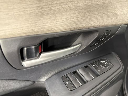 Used 2025 Toyota Grand Highlander AWD image 6