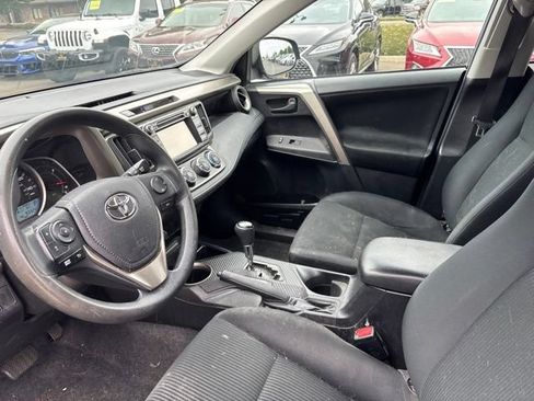 Used 2015 Toyota RAV4 LE AWD/4WD image 9