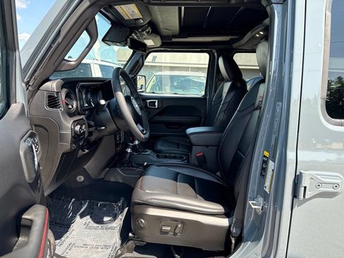 Used 2025 Jeep Wrangler Unlimited Rubicon AWD/4WD image 18