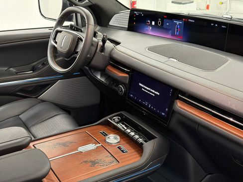 New 2026 Lincoln Navigator L Black Label AWD/4WD image 11
