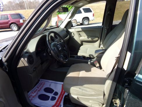 Used 2005 Jeep Liberty Sport image 6