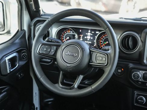 Used 2023 Jeep Gladiator Sport AWD/4WD image 14